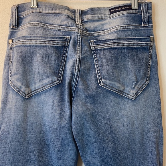 Rock Republic distressed jeans 12. (H) - Picture 6 of 8
